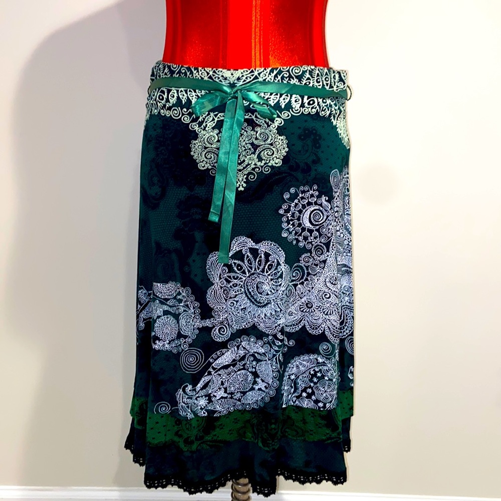 Desigual Multicolored skirt with Graphic print design on front.